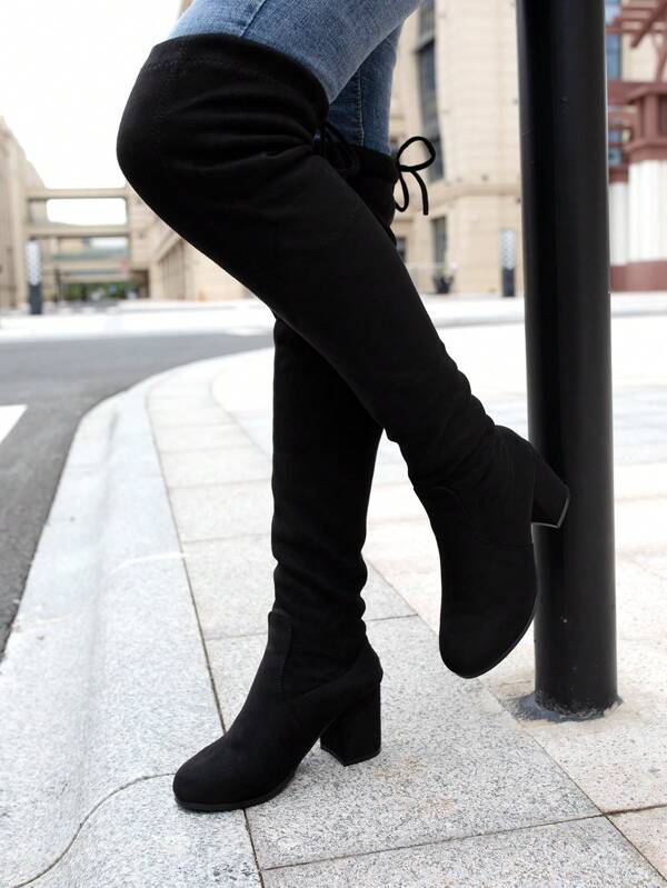 Boots, A Pair Of Fashionable, Comfortable, And Versatile Women's Elastic Boots. The Design Of Elastic Boots Can Add A Touch Of Fashion To The Overall Appearance. Adopting Elastic Design, Providing Excellent Support And Comfort, And Modifying Leg Shape. Suitable For Both Leisure And Daily Activities. The Thick Heel Design Does Not Rub The Feet, Making It An Indispensable Fashion Item Choice For Women's Shoe Cabinets.