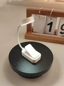 1 pieza Luz de libro con clip ajustable de color LED, lámpara de escritorio portátil para oficina, dormitorio, sala de juegos, luz nocturna pequeña, regalo perfecto de Navidad (baterías no incluidas), diseño minimalista, ligero, iluminación LED ahorradora de energía, imprescindible para usuarios de oficina