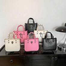 Gothic Crackling Suitcase, Picked Up By The Woman Who Puts The End Of 2025 In The City Of 2025 - 骷髏白 - 查看 1