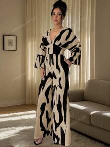 Mono estampado asimétrico elegante y de moda para mujer, versión suelta, temperamento de moda y adelgazamiento, pantalones anchos y drapeados elegantes de alta gama, estilo europeo y americano para modificar la forma del cuerpo.