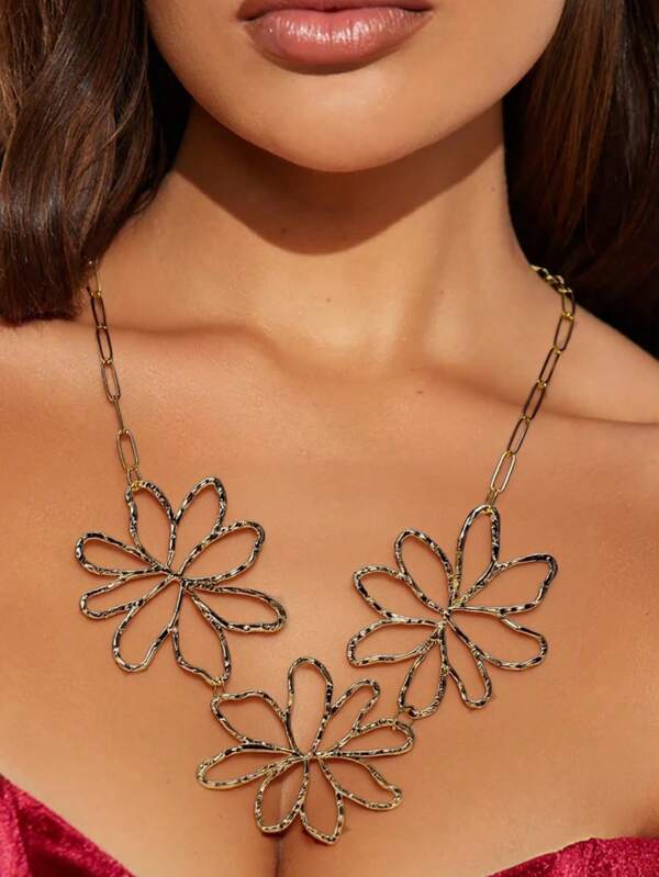 1 Pc Exaggerated Vintage Asymmetrical Hollow Flower Choker Necklace For Women, Suitable For Any Occasion