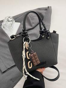 极具魅力的大容量时尚手提包，休闲优质纹理斜挎包，搭配可爱仿巧克力吊坠，百搭日常小众设计水桶包，适合通勤、旅行、度假 - 黑色 - 查看 9