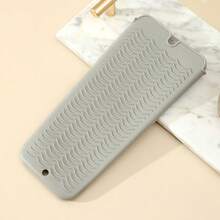 1 peça de almofada térmica resistente ao calor para ferramentas de cabelo, almofada de silicone para chapinha e modelador de cachos, almofada profissional para modelador de cachos adequada para bancadas, bolsa de viagem portátil para almofada térmica de chapinha, volta às aulas, itens essenciais para viagens e férias, acessórios de cabelo femininos, escova para penteado para trás, acessórios de barbeiro, secador de cabelo, cabelo, barbeiro, escova de cabelo, produtos para cabelos cacheados, equipamentos de cabeleireiro, tesoura de corte de cabelo, Natal, barbearia, cabeleireiro, secador de cabelo, escova de cabelo, barbeiro, equipamentos de cabeleireiro, penteado, cabeleireiro, acessórios de barbeiro, barbearia, equipamentos de cabeleireiro