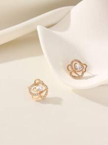 1 par de pendientes de botón con forma de corazón y flores de aleación de cobre con acentos de circonita, de moda y versátiles, ligeros y elegantes para uso diario o fiestas