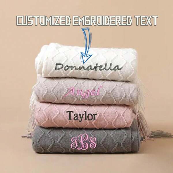 1 pièce Couverture brodée personnalisée, jeté de camping extérieur, couverture en peluche personnalisée pour adulte, combinaison de lettres pour femmes, cadeau de mariage, cadeau de demoiselle d'honneur, cadeau personnalisé pour la maison