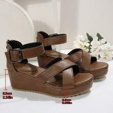 Sandalias de mujer con cuña de plataforma cómoda, correa cruzada, suela antideslizante y suave, punta redonda, unicolor con hebilla, para primavera y verano - Marrón - Ver 11