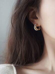 1 Pair Delicate French Pearl Earrings, High-End Luxury Niche Design Earrings For Women, Suitable For Daily Matching And Holiday Wear