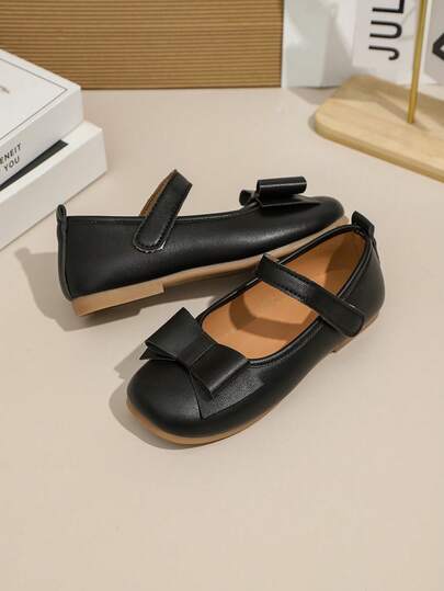 1 双女童黑色平底鞋，PU 皮革可调节钩环扣，圆头，TPR 防滑鞋底，舒适、时尚的蝴蝶结设计，适合 5-14 岁小学生和中学生，适合休闲、上学、表演和日常穿着，所有季节