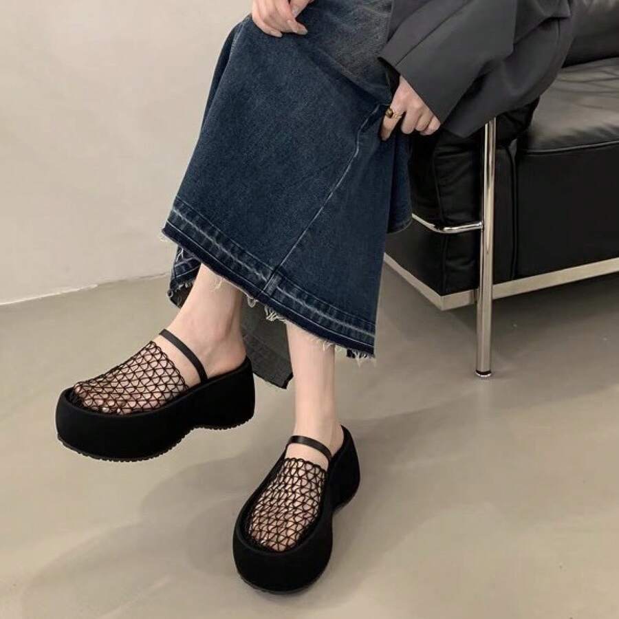 Women Athletic & Outdoor Sandals & Slides - 黑色 - 查看 1