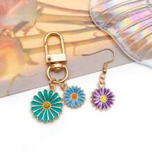 Encantos de flor de margarita de esmalte para hacer joyería, dijes chapados en oro con girasol, colgantes florales de primavera y verano para pulseras, collares, aretes, llaveros, suministros de manualidades y accesorios - 13 mm