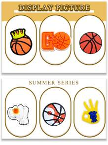 24 piezas de la Serie de Premios Grandes de Locura del Baloncesto, accesorios de moda desmontables y lavables, cada paso brilla con estilo. Calzado de PVC con tema de baloncesto, que incluye elementos como balones de baloncesto, canastas, corazones, trofeos, etc., así como palabras como "AMAR" y "VIVIR AMAR JUGAR".