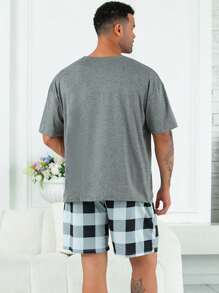 مجموعة بيجامة للرجال ذوي الحجم الكبير 2 قطعة ذات سروال قصير مربعات، وقميص بياقة مستديرة وأكمام قصيرة، بتصميم بسيط مناسب للربيع والصيف، متعدد الاستخدامات للراحة المنزلية والنوم