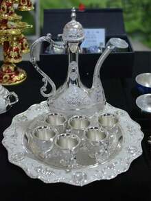 1 套豪华欧式金属茶具，1 个珐琅雕刻茶壶，1 个托盘和 6 个茶杯，适合优雅的家居装饰，日常喝茶或喝咖啡