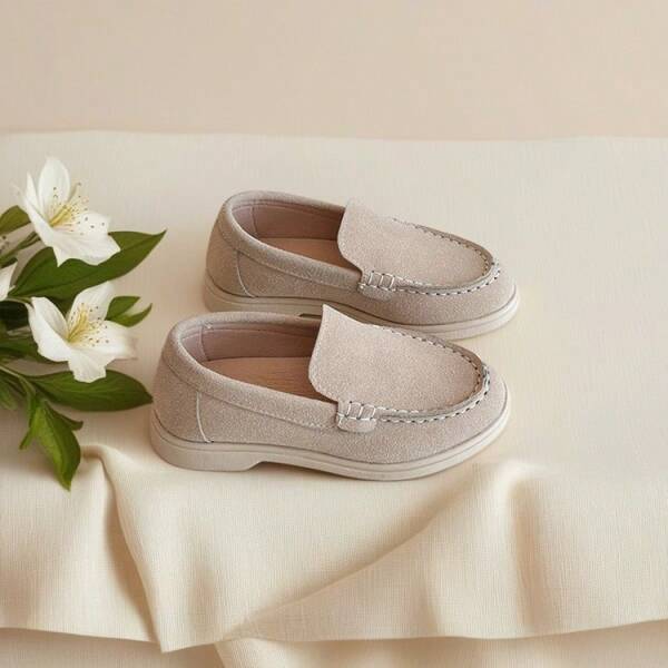 1 Paar Kleinkinder Jungen Beige Slip-On Loafer, mit One-Push-Design, flache dicke Gummisohle, rutschfest, geeignet für Partys und Freizeitaktivitäten