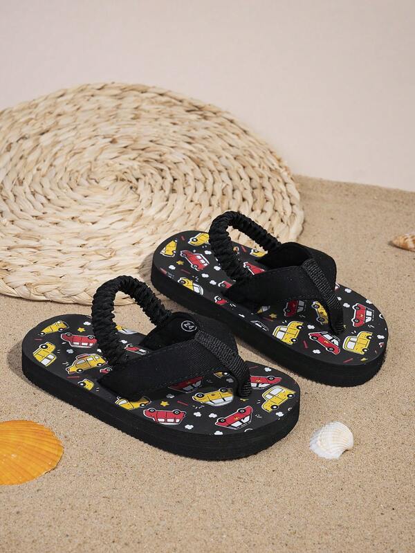 Sandálias de tira fina para meninos e meninas, com design de tira elástica, fáceis de calçar e tirar, estampa de carro de desenho animado, sola durável, fofas e versáteis, pantufas essenciais para bebês