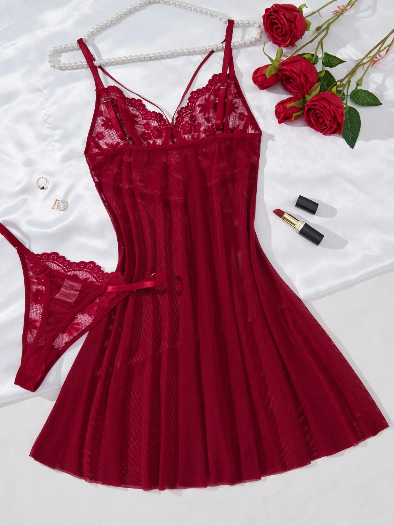 مجموعة قطعتين من بيجامات النساء الحمراء الناعمة والمريحة المزينة بالدانتيل والأزهار، هدايا عيد الميلاد وعيد الهالوين، ثوب نوم دانتيل مثير شبه شفاف مع ملابس داخلية، فستان بحمالات للاستخدام المنزلي اليومي، ثوب نوم