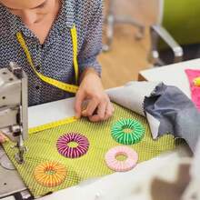 Set de 4 pesas de tela y costura vibrantes - Metal y tela resistentes, ideales para hacer patrones, ropa y decoración, accesorios de costura, pesas de costura duraderas - Multicolor - Ver 5