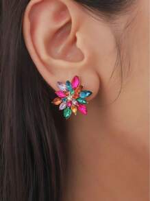 1 paire de boucles d'oreilles cloutées à forme de fleur ornées de strass à la mode pour femmes, boucles d'oreilles élégantes minimalistes pour le port quotidien, les rendez-vous, les vacances, le style décontracté