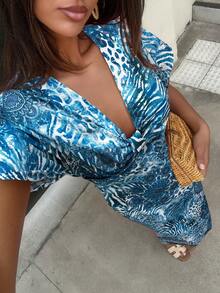 Twist Cut-Out Fitted Floral Print Dress