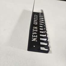 1 pieza Estante contemporáneo de metal para exhibir medallas, soporte de pared para trofeos con ganchos para llaves, con acabado recubierto en polvo, resistente a la oxidación, para exhibir medallas. Material escolar, vuelta al colegio.