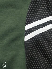 Short casual y deportivo para hombre, estampado de dos líneas pequeñas en los laterales de la prenda, talle de cintura natural con cordón y ajuste de pierna suelto, bolsillos funcionales con cierre para mayor seguridad, tela de poliéster y elastano, apto para temporadas de primavera y verano, muy fresco y cómodo, ideal para hacer deporte o el uso casual. - Verde - Ver 4