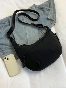 时尚黑色尼龙防水单肩包，休闲简约学院风，宽肩带，多拉链设计，适合学生、日常使用、购物