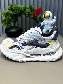 Nouvelles chaussures à plateforme en maille pour hommes, baskets épaisses mode polyvalentes légères et souples, chaussures de sport casual populaires, disponibles en blanc, blanc/bleu, gris/rouge, tailles 39-44