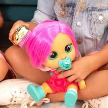 Bebes Llorones Dressy Storyland Piggy 10 Sonidos De Bebé, Cara más suave y mejorada. ¡Ropa de verdad y zapatitos a juego totalmente desmontables!. ¡Llora lágrimas de verdad cuando le quitas el chupete! ¡Pónselo otra vez o no dejará de llorar y cada vez lo hará más fuerte!. ¡La puedes acostar para calmarla!. 10 Sonidos de Bebé - Multicolor - Ver 4