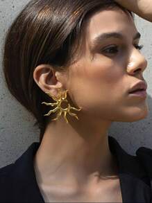 1 par de pendientes de mujer de aleación con diseño retro elegante y versátil de girasol, un regalo perfecto para la playa, los viajes y las fiestas