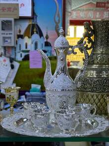 1 套豪华欧式金属茶具，1 个珐琅雕刻茶壶，1 个托盘和 6 个茶杯，适合优雅的家居装饰，日常喝茶或喝咖啡