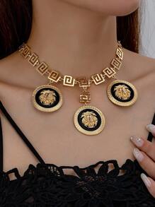 1pc Lion Head Zinc Alloy Vintage Women's Necklace Pendant, Minimalist Elegant Design, Versatile For Daily, Vacation, Party, Date Wear, Gift For Lover & Friend With 3D Animal Element