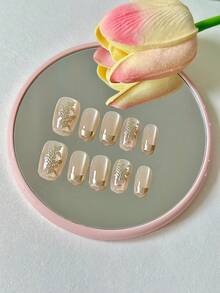 10 Peças Unhas Postiças Quadradas Curtas, Olho de Gato Champanhe com Pontas Francesas Douradas e Detalhes Florais, Unhas Falsas Elegantes, Conjunto de Manicure Colada para Mulheres e Meninas, Suprimentos de Unhas