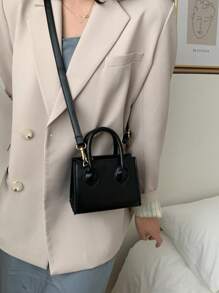 Nueva cartera pequeña de moda casual con decoración de metal, de unicolor, de piel de PU, bolso de hombro cruzado para mujeres