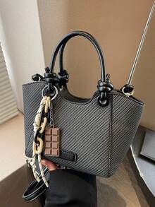 极具魅力的大容量时尚手提包，休闲优质纹理斜挎包，搭配可爱仿巧克力吊坠，百搭日常小众设计水桶包，适合通勤、旅行、度假 - 黑色 - 查看 8