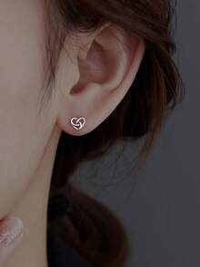 一对小巧的心形耳钉，款式简洁大方，尽显奢华感 - 復古銀色 - 查看 3