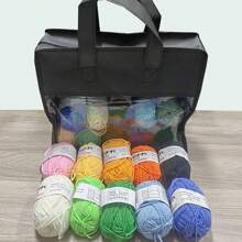 126 pièces Set de crochet pour débutants, comprend un fil acrylique à 100%, des crochets à tricoter et un sac de rangement noir, un kit de crochet ergonomique et portable, convient à tous les débutants (accessoires et couleurs de fil aléatoires)