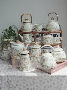 1个金属柄茶壶、木柄茶壶、陶瓷柄茶壶、小茶杯、茶叶罐、手工茶壶、家用搪瓷茶壶、桌面装饰搪瓷壶。这是一款便携式茶壶，非常适合户外露营和冬季室内泡茶。它也是馈赠亲朋好友的绝佳礼物。 - 米色 - 查看 8