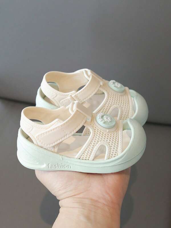 1 par de sandalias deportivas para niños/niños pequeños 2025 nuevas de PVC verde con punta cerrada, zapatos para la playa para niños y niñas, con cierre de gancho y bucle, zapatos casuales adecuados para el verano