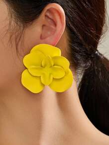 1 paire de boucles d'oreilles cloutées en métal 3D exagérées en forme de fleur, pour femme, usage quotidien, professionnel, voyage, fête
