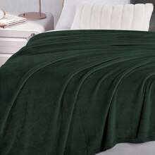 Soft Blanket, Throw, Or Quilt For A Double Or Single Bed Made Of Fleece Or Flannel – Lightweight, Warm, Cozy, And Comfortable, Perfect For All Seasons. Ideal For The Sofa, Bed, Picnics, Travel, Camping, And Everyday Use. Brings Warmth To The Living Room And Bedroom. A Great Gift Idea For Mom, Friends, And Home Decor Lovers. Available In A Variety Of Colors And Sizes To Suit Every Need. - Xanh đậm - Xem 5