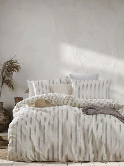 King Size Duvet Cover Set – 80% Cotton 20% Polyester – 240x260 Cm Flat Sheet + 200x260 Cm Duvet Cover + 2 Pillowcases (50x70 Cm) – Soft, Breathable, Wrinkle-Resistant – Made In Turkey