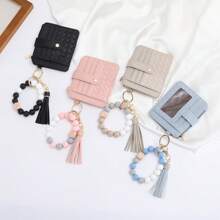 Acest portofel din piele PU are multiple funcții practice: un slot pentru carduri facilitează depozitarea cardurilor importante, decorațiunea detașabilă cu ciucure adaugă o notă de modă și personalizată, îndeplinind în același timp nevoile zilnice de depozitare. Portofel pentru carduri, portofel pentru carduri de vizită, portofel pentru carduri de credit, portofel pentru carduri de identitate, portofel pentru femei, portofel mini, poșetă, portofel pentru carduri.