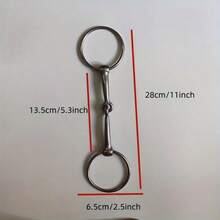 采用减压设计的不锈钢衔铁可减轻马嘴的不适感，反应灵敏，适合障碍赛和日常骑行，易于清洁和维护，标准水瓶接口，马匹训练衔铁，舒适的护齿设计，精确的马匹控制，增强马匹和骑手之间的沟通，耐咬。