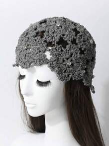 1 Stück handgefertigte atmungsaktive, gehäkelte Damenmütze mit Blumen- und Strass-Dekor, eleganter und leichter vintage gestrickter Beanie-Hut, modischer und vielseitiger Stil und Farbe werden zufällig versendet, für Frühling/Sommer