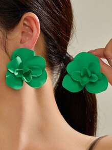 1 paire de boucles d'oreilles cloutées en métal 3D exagérées en forme de fleur, pour femme, usage quotidien, professionnel, voyage, fête