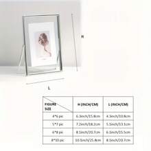1 Peça Elegante Moldura de Foto de Metal e Vidro Prateada - Exposição Flutuante de 4x6/5x7/8x10 Polegadas, Design Curvo Transparente - Perfeita para Retrato/Arte/Decoração de Mesa - Presente de Feriado, Decoração Doméstica, Necessidade para Parede da Galeria, Exposição Moderna de Escritório, Suporte de Foto de Casamento, Moldura de Foto Simples, Fotos Predefinidas Aleatórias