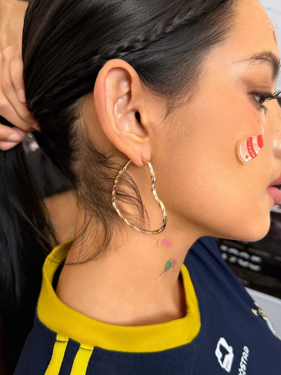 DareSee 1 Paar vintage Metall Cut Out Herz Creolen, übertriebenes Design, Retro Stil Musik Festival Y2K Festival Schulanfang Herbst Weihnachten Winter Weihnachtsgeschenke