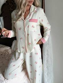 Conjunto de pijama casual rosa com estampa floral, blusa de manga comprida com botões frontais e calça, ideal para outono e inverno. - Multicolorido - Ver 3