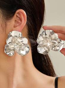1 paire de boucles d'oreilles cloutées en métal 3D exagérées en forme de fleur, pour femme, usage quotidien, professionnel, voyage, fête