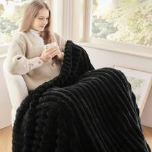 Super Soft King Blanket Pink Premium Silky Flannel Fleece 3D Ribbed Jacquard Lightweight Bed Blanket All Season Use (Pink Ribbed, King(90"X110")) - Black Ribbed - 查看 3